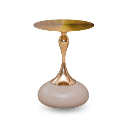 Table élégante dorée